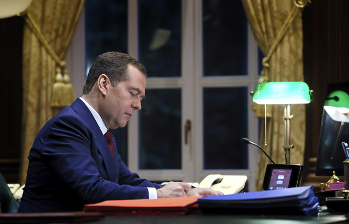 Медведев предложил компенсировать малоимущим расходы на интернет