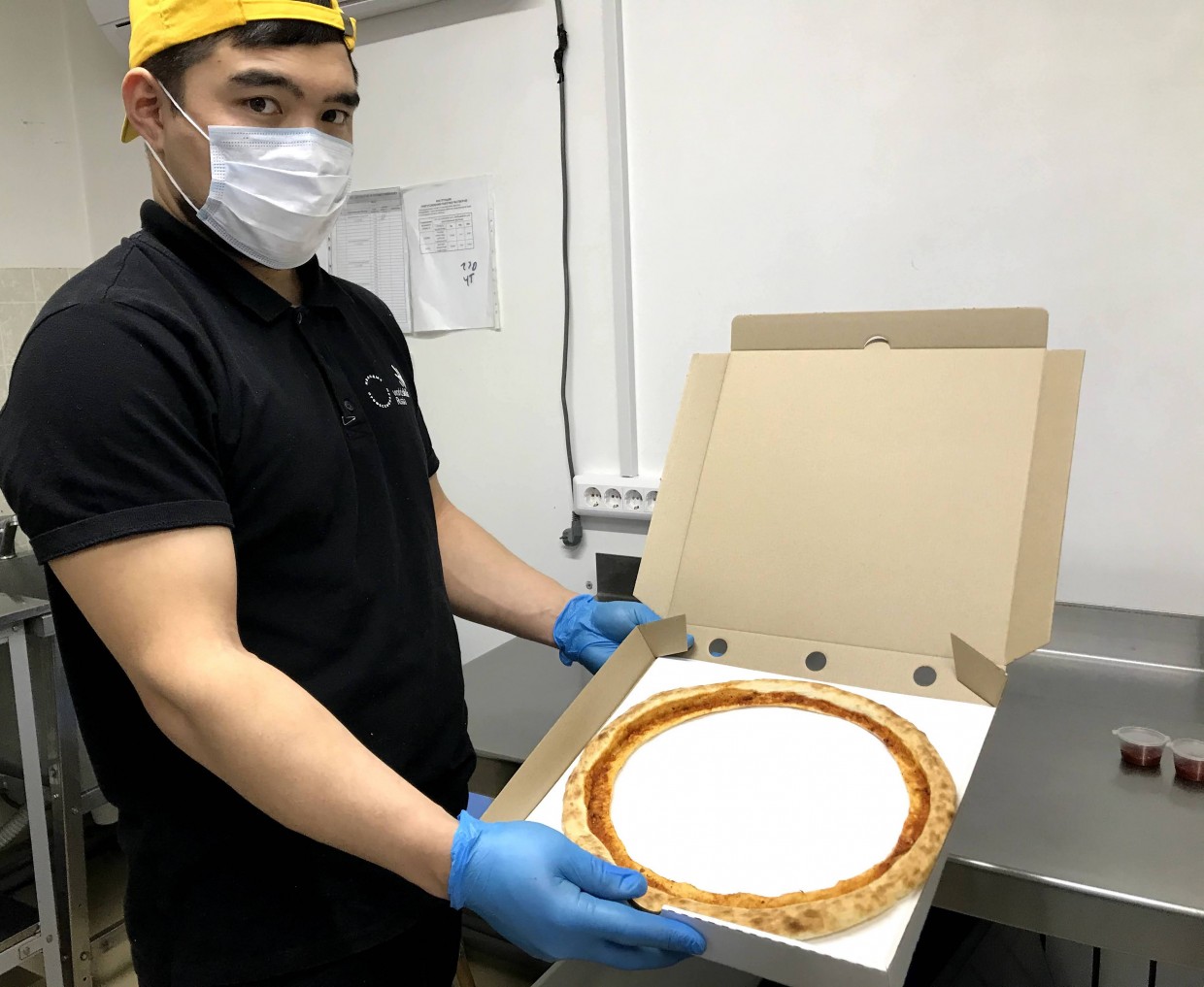 Якутские предприниматели выпекают пиццу только из корочки - в знак обнуления доходов