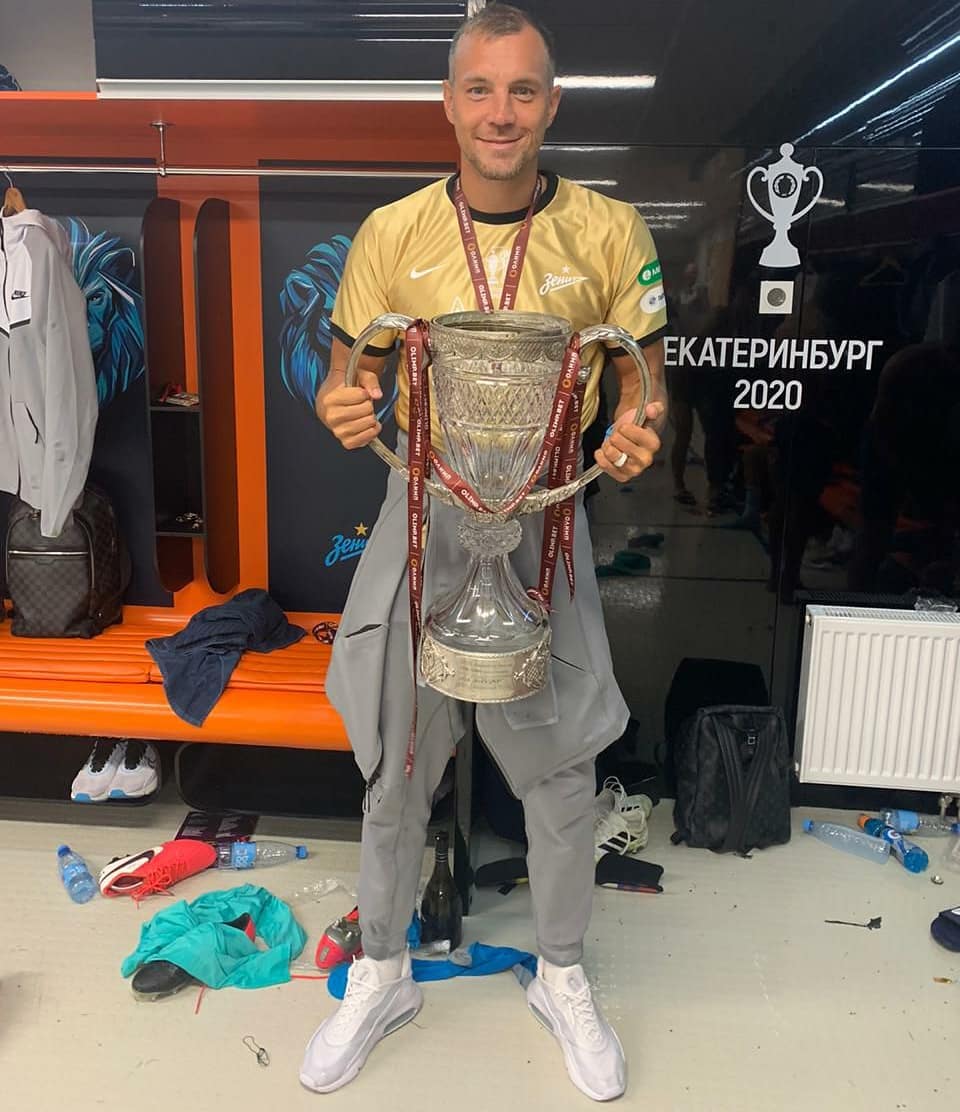 Черчесов отказался вызывать Дзюбу в сборную после слива интимного видео