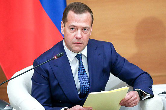 Медведев назвал возможным отключение России от глобальной сети