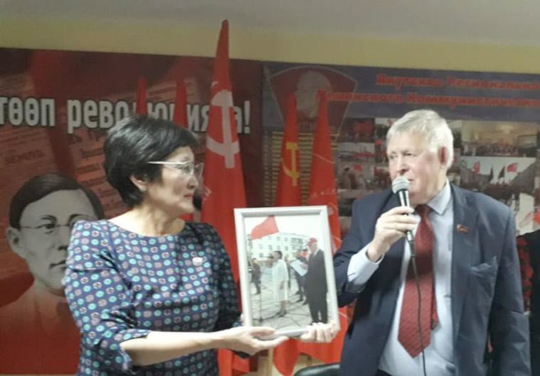 Коммунисты пожаловались главе республики на Сардану Авксентьеву