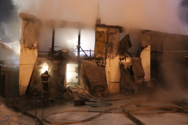 Огнеборцы МЧС России ликвидировали крупный пожар в Якутске