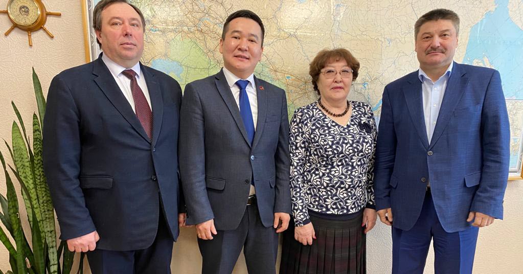 Состоялась рабочая встреча генерального директора АО «АК «ЖДЯ» Василия Шимохина и директора Транспортного техникума Николая Иванова.