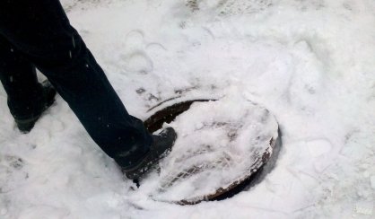 В Якутске возбудили уголовное дело после падения ребенка в люк