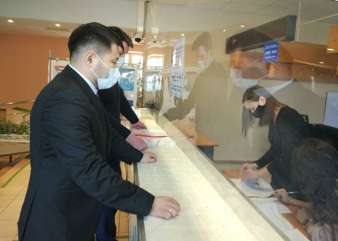 Ио главы Якутска Евгений Григорьев подал документы в избирком