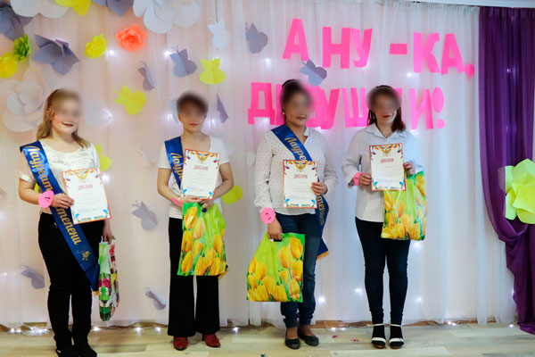 В якутской колонии прошел конкурс красоты "А ну-ка, девушки!"