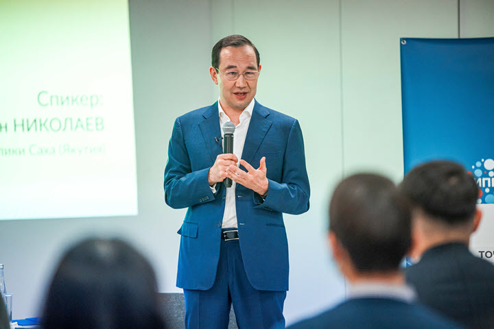 Айсен Николаев первым из глав субъектов РФ прочитал лекцию с трансляцией в новой соцсети ClubHouse