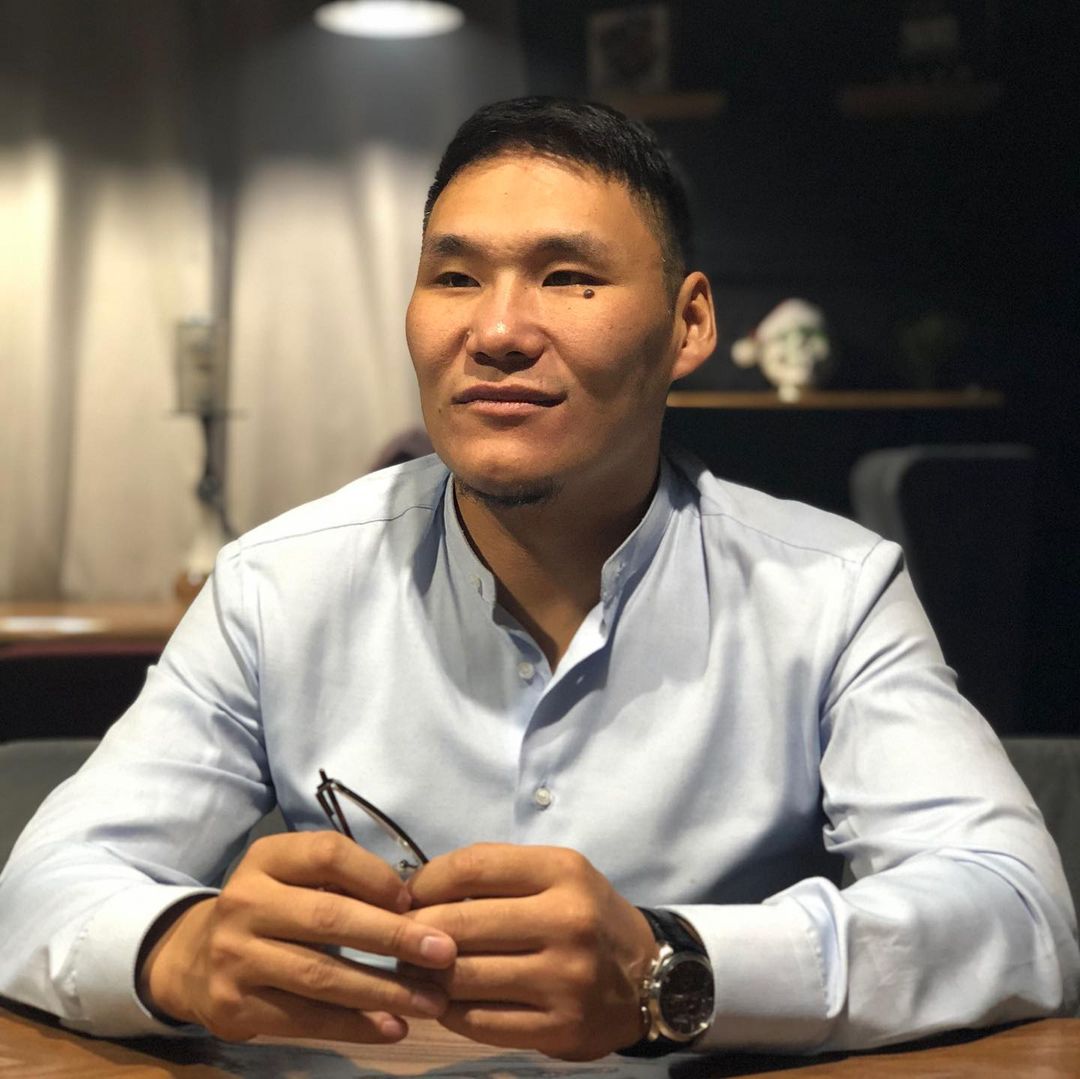 Певец Лэгэнтэй назначен замгендиректора Дома дружбы народов им. Кулаковского в Якутске