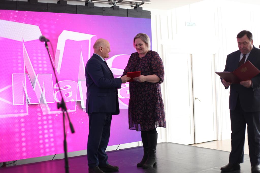 Железнодорожники Якутии поздравили своих женщин-коллег