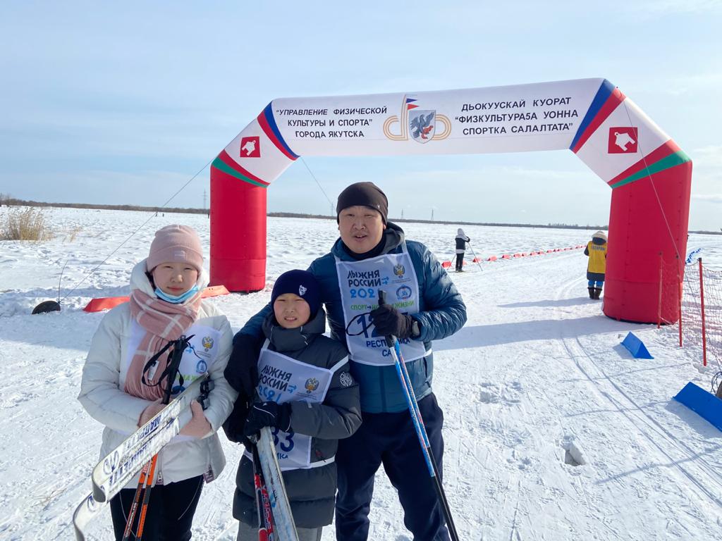 Семья Местниковых стала победителем «Лыжни России»