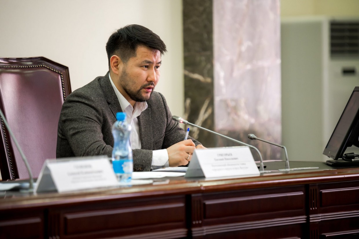 Ио мэра Якутска Евгений Григорьев ушел в отпуск