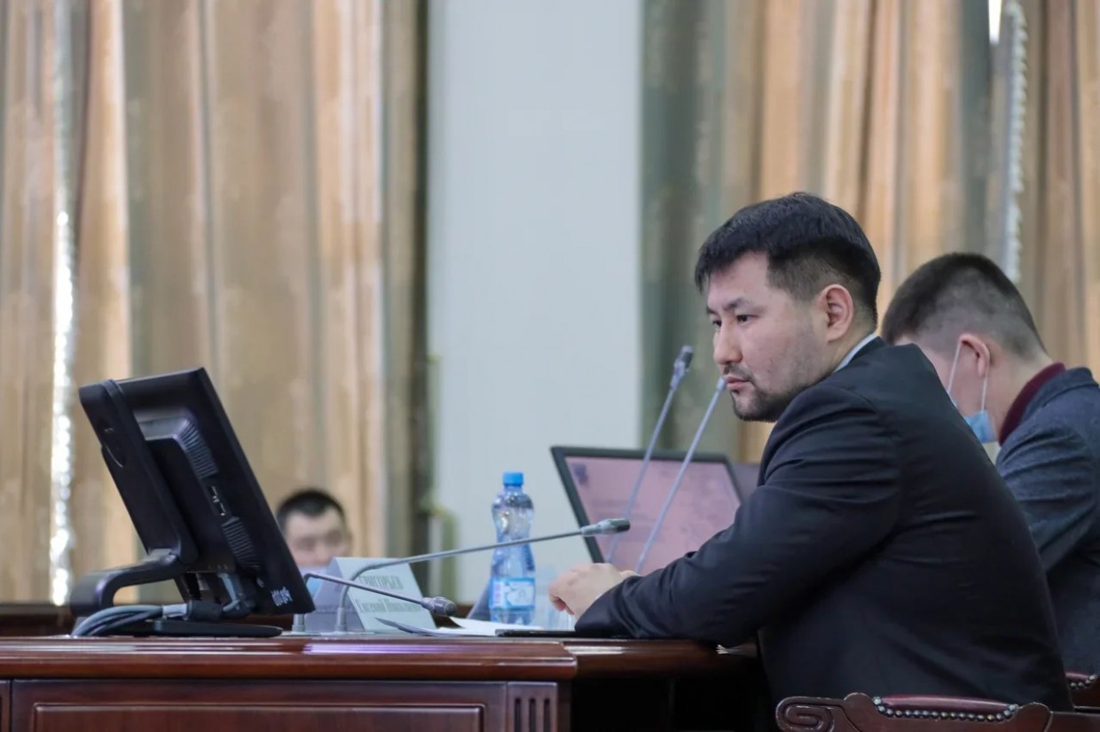 «Учесть недочеты и использовать накопленный опыт»: Евгений Григорьев обсудил с дорожниками планы работ на текущий год