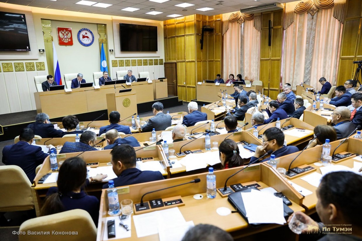 "Развернем народное движение «Ил Тумэн 70!», - инициативная группа выступила против сокращения парламента Якутии