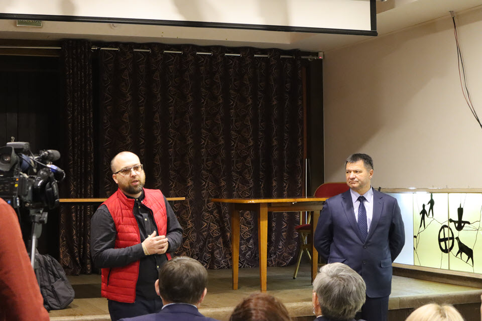 Мирнинский театр отстоял свое право на автономность