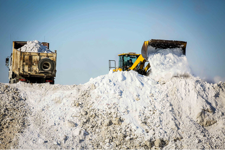 Айсен Николаев проверил ремонт Окружного шоссе и работу полигона по складированию снега