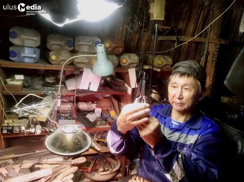 Кобяйский кузнец Артем Киренский: "Горжусь тем, что учился у одаренных от природы мастеров"