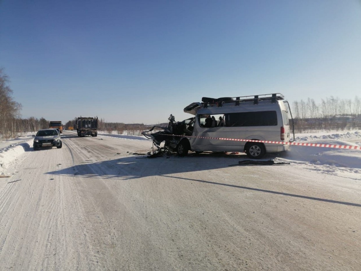 Маленькие пассажиры чудом остались невредимыми в страшной аварии в Нюрбинском районе