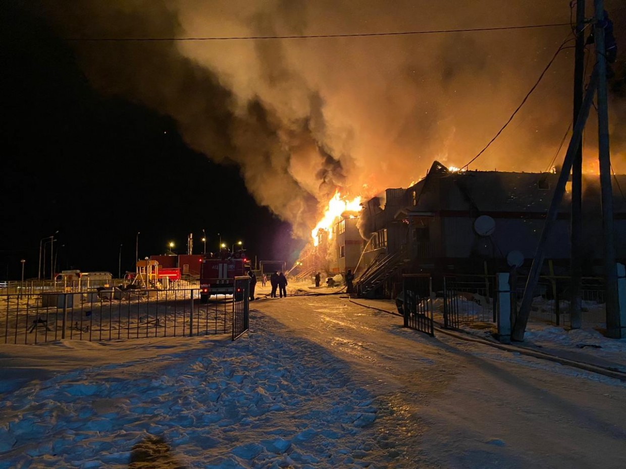 Айсен Николаев поручил оказать помощь пострадавшим при пожаре в селе Чапаево