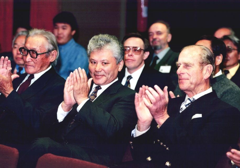 Блюда Тарбахова, оркестр ВШМ и ледокол. Как в Якутии в 1995 году встречали принца Филиппа