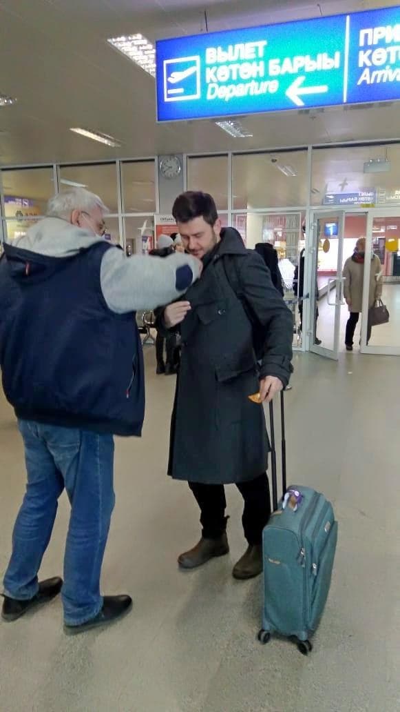 Популярный российский писатель Дмитрий Глуховский* прилетел сегодня в Якутск