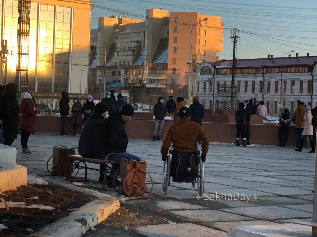 В Якутске десятки человек собрались на площади, помолчали и разошлись