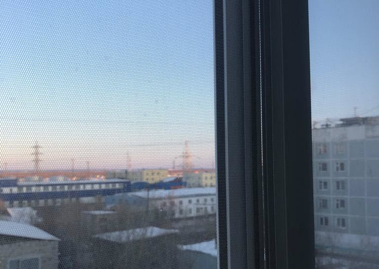 Девушка, упавшая с 8 этажа в Якутске, скончалась в больнице