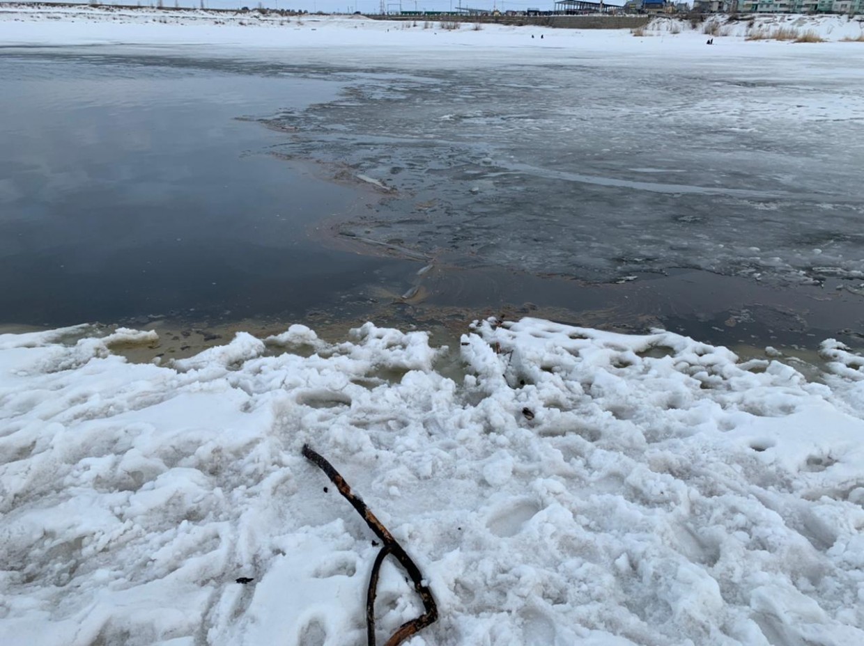 Пошел ли лед. В Якутии провалились под лед. Лед Якутия. К700 провалился под лед. Кемерово потоп Жургавань.