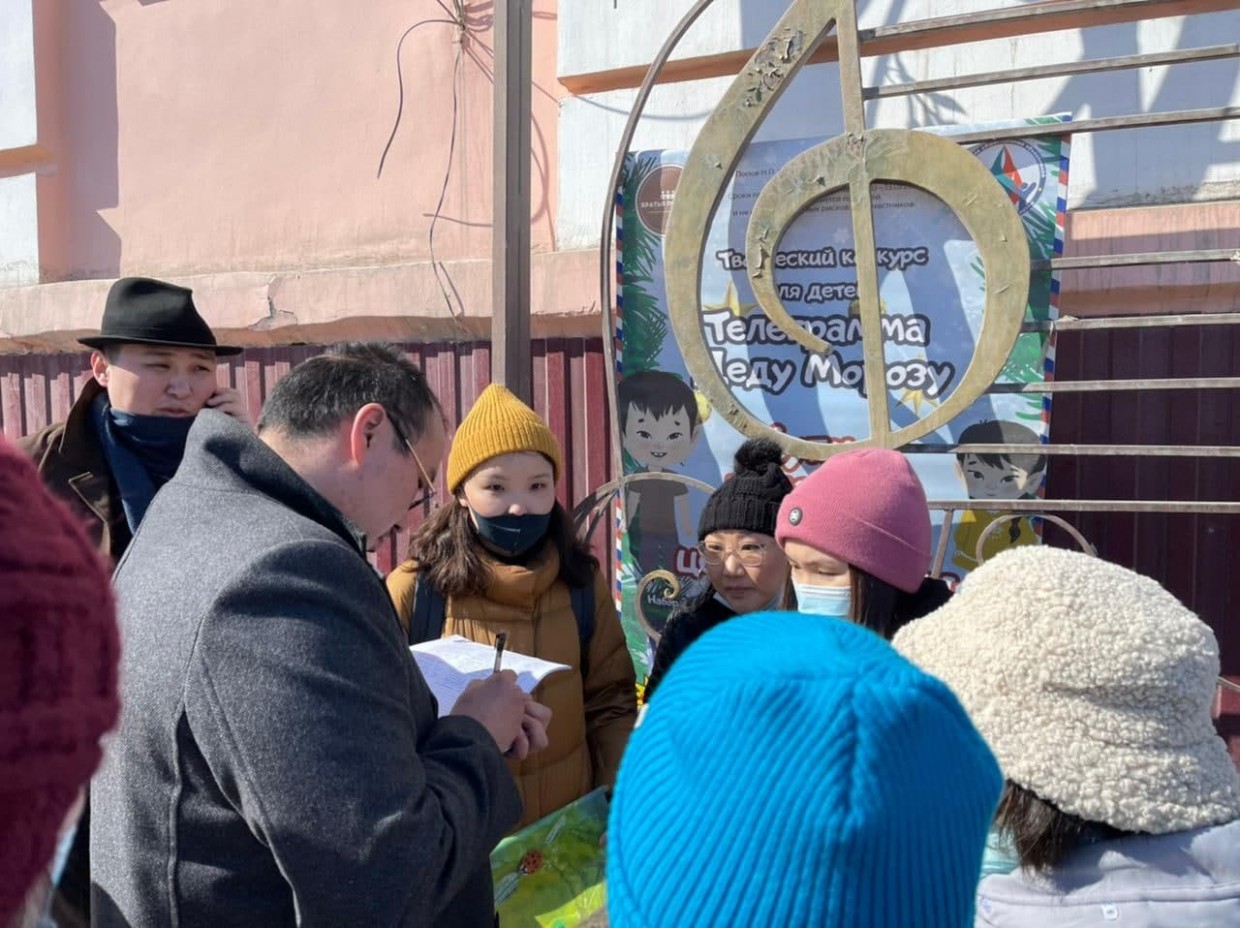 В Якутске прошел сбор подписей против повышенных тарифов на авиабилеты