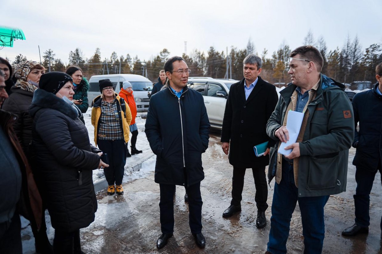 Айсен Николаев: Темп сноса пустующих ветхих домов и благоустройства территорий в Серебряном Бору необходимо увеличить