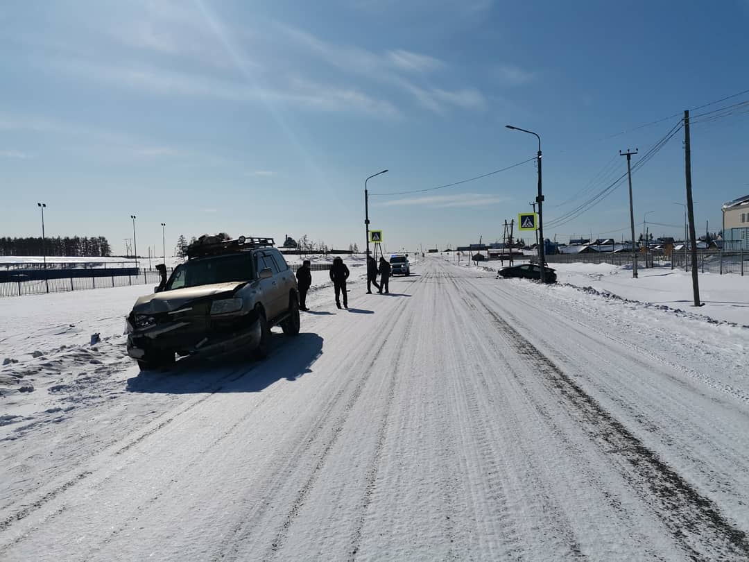 В Верхневилюйске в результате ДТП пострадали 4 школьника
