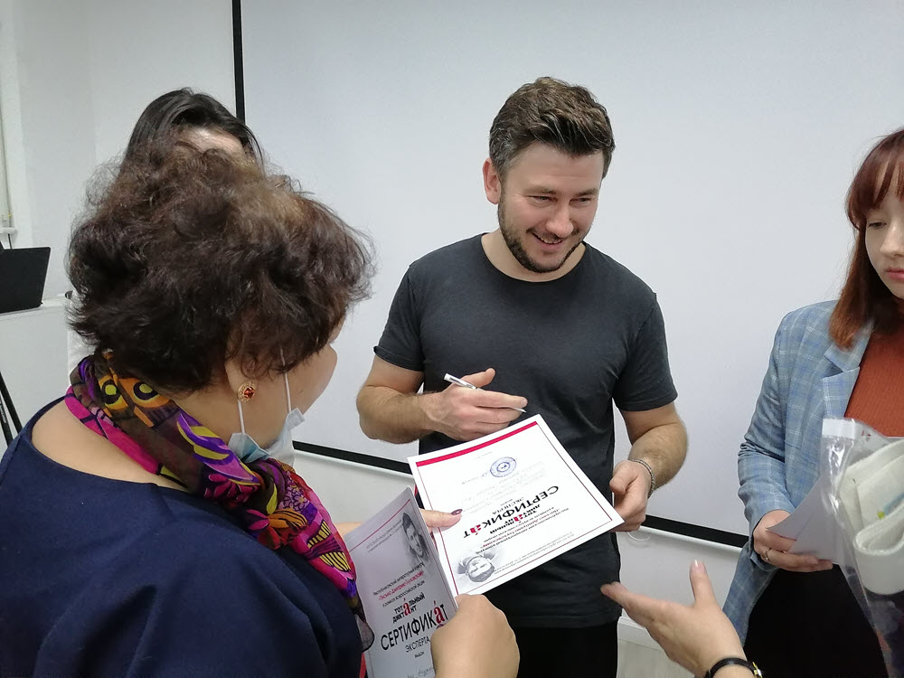 "Литература позволяет быть предельно искренним». Творчество и политика в мастер-классе Дмитрия Глуховского*