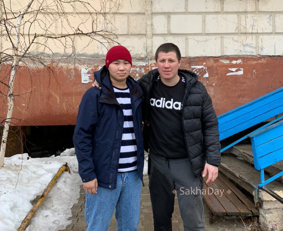 "Спасенный мальчик говорил: "Меня мама наругает за новую куртку!". В Якутске двое мужчин спасли провалившихся под лед детей