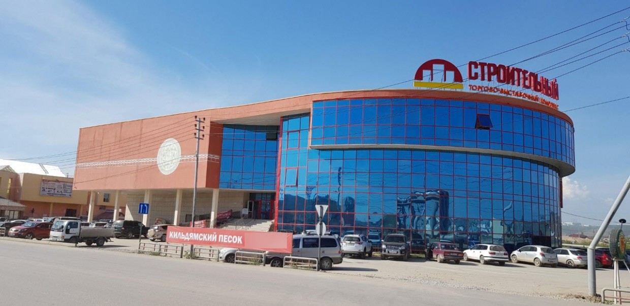 Кто владеет Строительным рынком в Якутске?