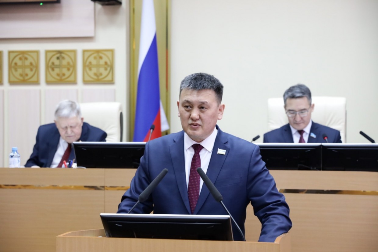 «Какой контроль за аэропортом Якутска?». Как депутаты «пытали» министра Павла Иванова