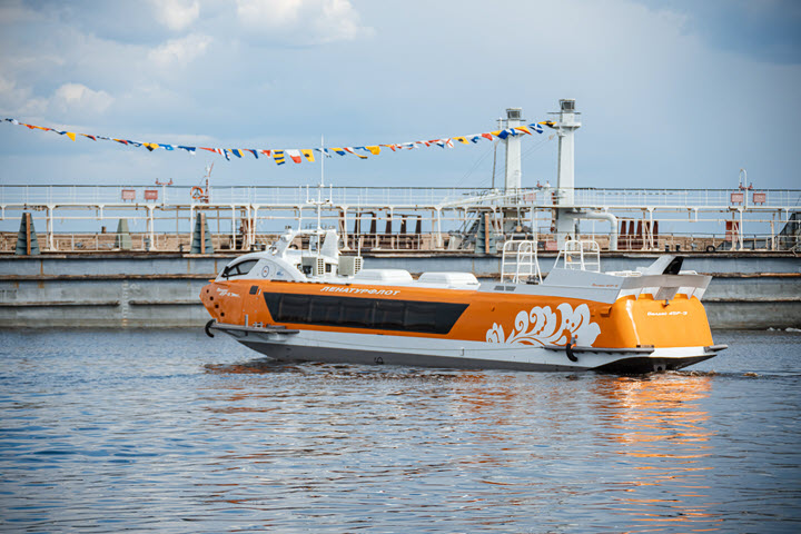 Айсен Николаев дал старт началу эксплуатации новых пассажирских скоростных судов «Валдай 45Р» на реке Лене