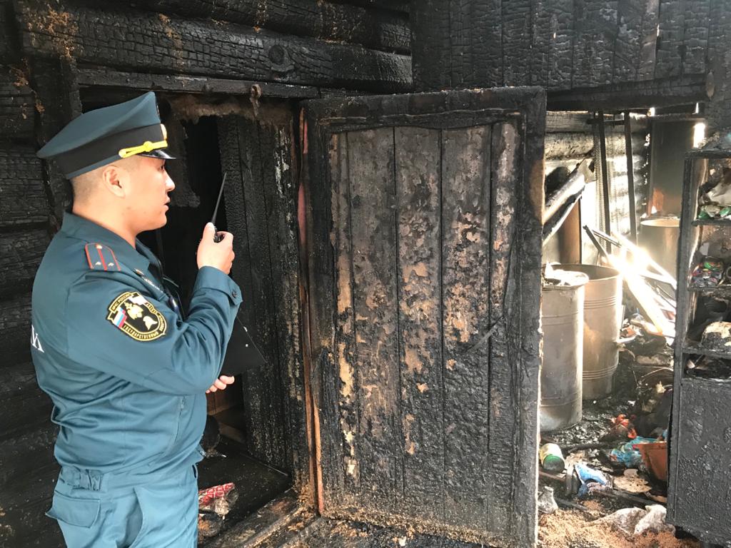 Двое детей стали жертвами пожара в селе Хатассы. Один из них скончался