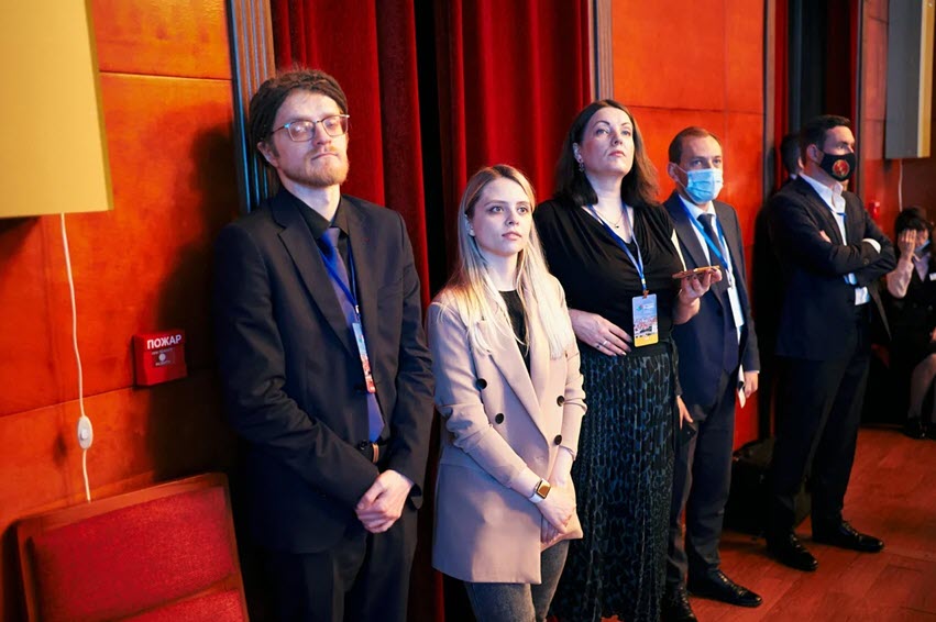 Полпред и министр открыли молодежный форум в ДФО