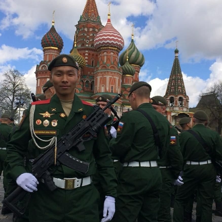 Выпускник из Чурапчинской улуса Алгыстаан Скрябин принимает участие в Параде Победы на Красной площади