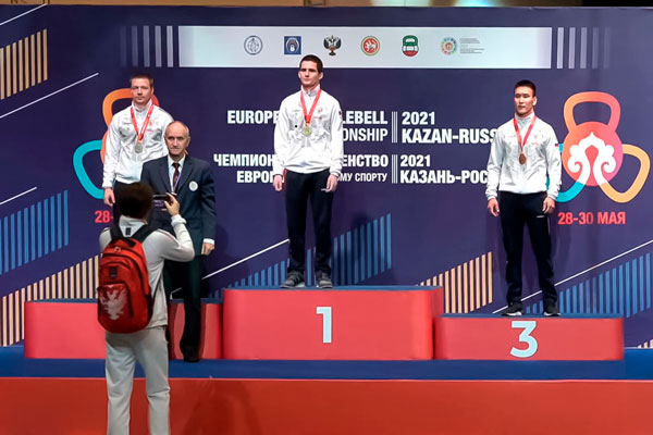 Якутянин стал призером чемпионата Европы по гиревому спорту