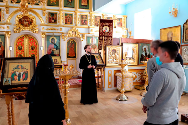 Осужденные колонии-поселения совершили паломническую поездку по православным храмам и монастырям Якутска