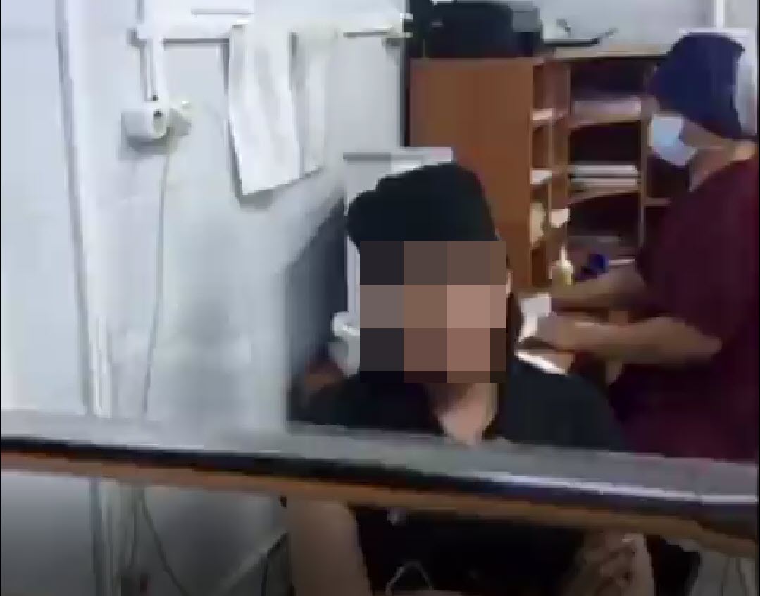В Якутске посетительница больницы плюнула в лицо врачу. Руководство намерено обратиться в полицию