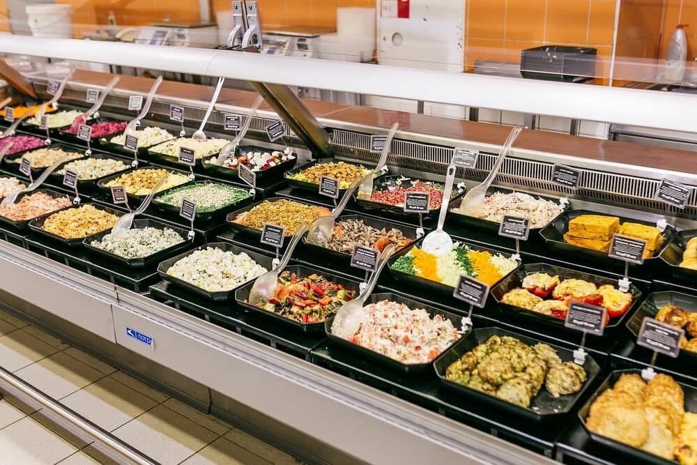 Предприятие Якутска использовало просроченные продукты для изготовления салатов и гарниров