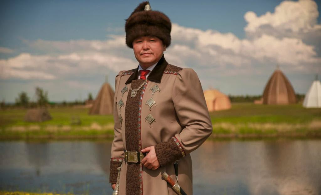 Председатель Гордумы Альберт Семенов поздравляет с национальным праздником Ысыах