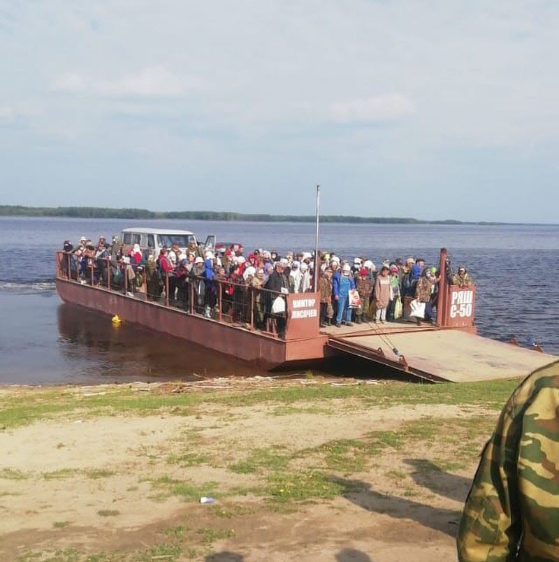 На фото поездки жителей якутского села за диким луком отреагировали надзорные органы