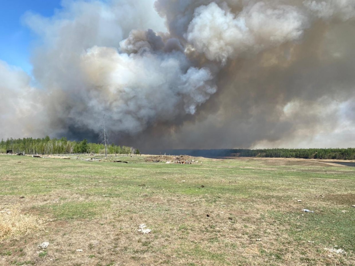 Близ села Тюбяй Сунтарского улуса действует природный пожар