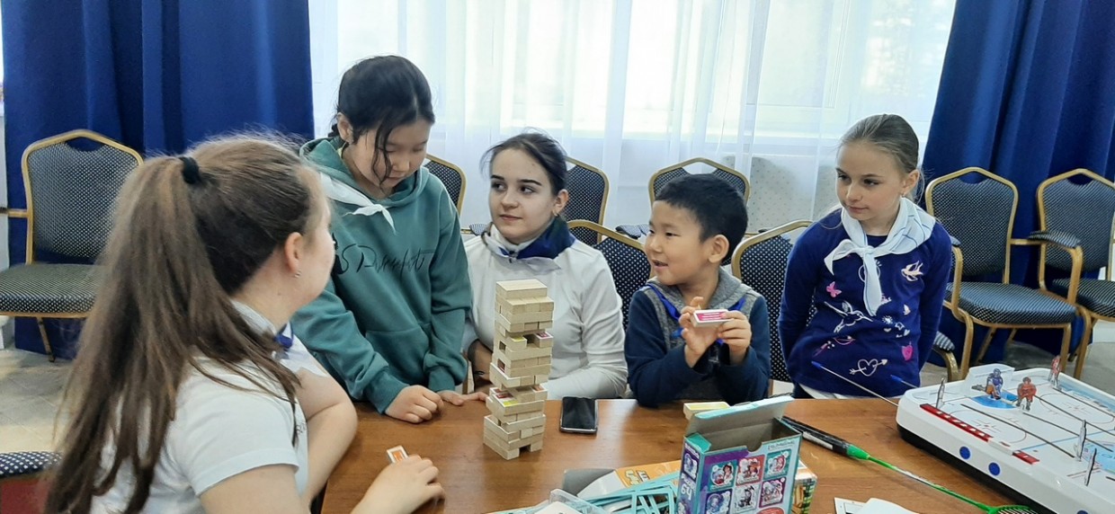 Ах, зачем  этот июнь кончается,  лучше б он тянулся целый год! - таково мнение творческой смены «Юных ЖдЯжеК»