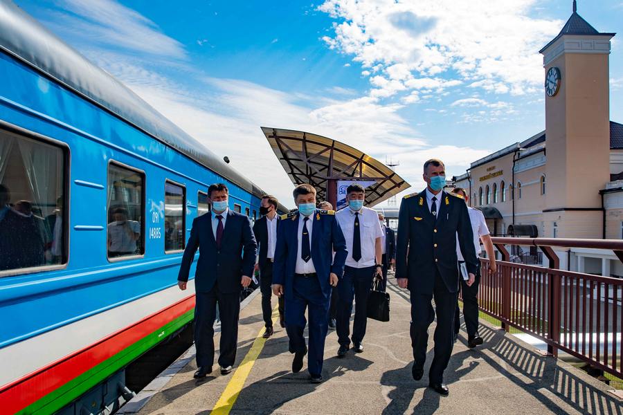 В свой первый рейс отправился поезд Нижний Бестях - Тында