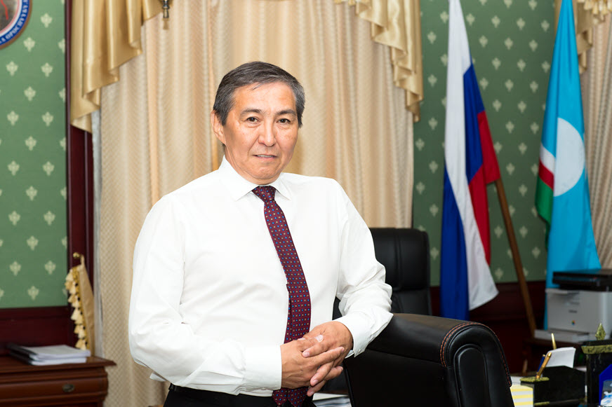 Гендиректор АО "Водоканал" Анатолий Кырджагасов поздравляет с Днем России