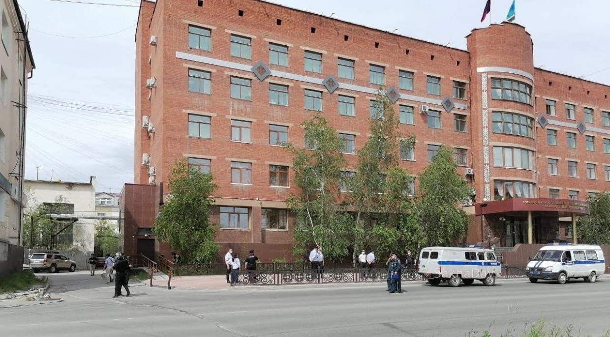В Якутске проверяют сообщение о минировании Конституционного суда