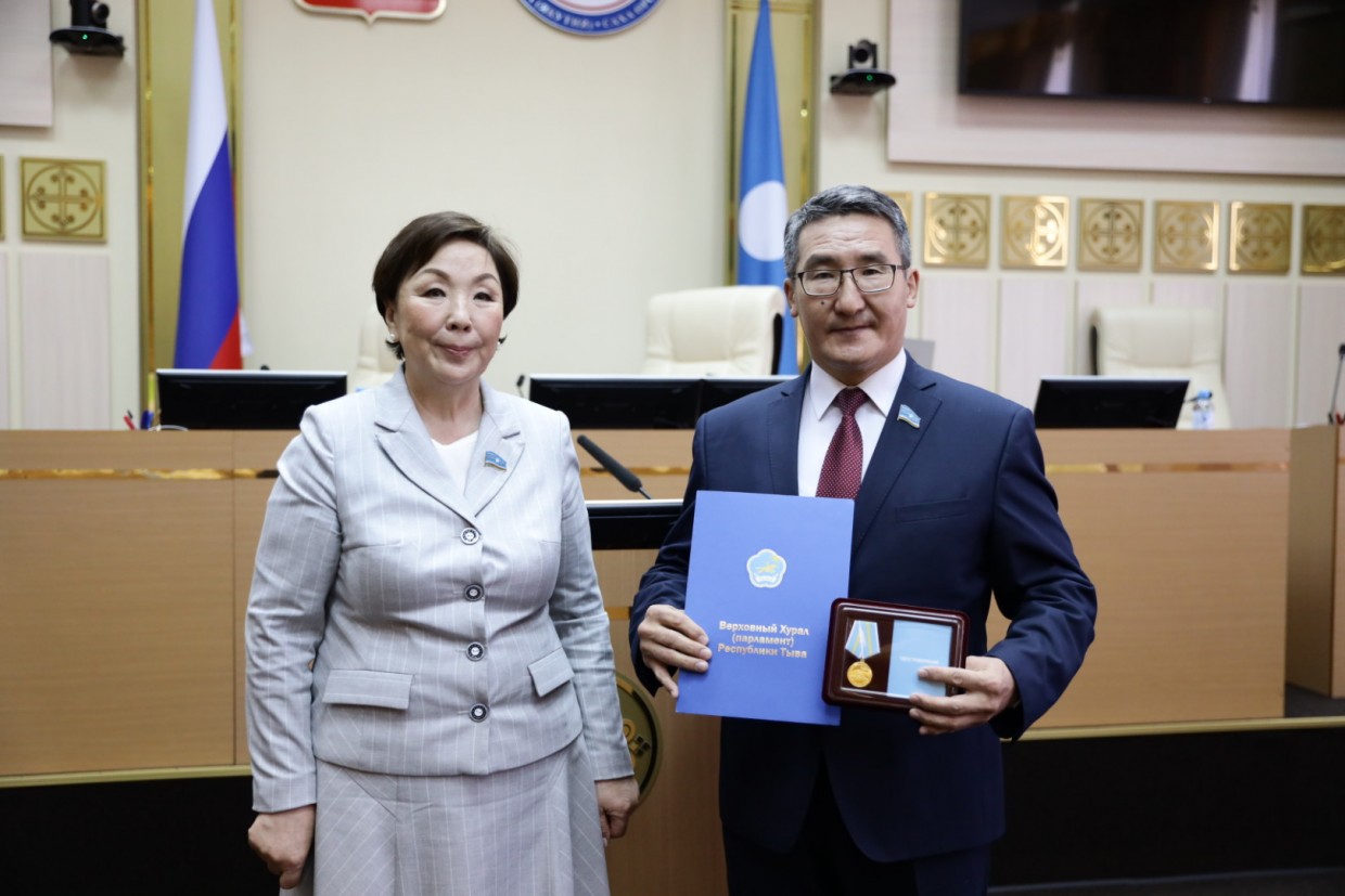 Петр Гоголев досрочно сложил полномочия народного депутата РС(Я)